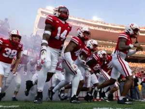 Husker football fights off Illinois to win 20-7