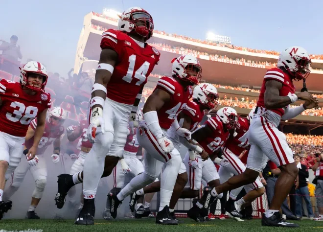 Husker football fights off Illinois to win 20-7